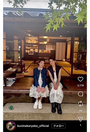 主人公の幼少期役を演じる村上蘭と、主人公の継母役を演じる国枝涼子のツーショット（国枝涼子のインスタグラムより）