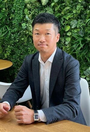 山村秀炯さん　グッドサービス代表。愛知県を中心に遺品整理、生前整理などの事業を行う中で、ひとり暮らしシニアのさまざまな問題に直面し、そのサポ―トも担っている。初著書『老後ひとり暮らしの壁』が3万部突破のベストセラー