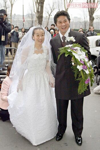 パリ市内のアメリカンチャーチで結婚式を挙げる谷亮子夫妻（2003年）