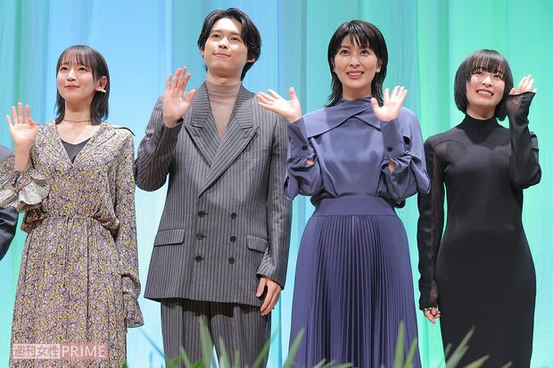 映画『ファーストキス 1ST KISS』完成披露試写会に参加した吉岡里帆、松村北斗、松たか子、森七菜(写真左より)