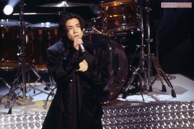紅白歌合戦にLUNASEAを率いて出場した河村隆一(1998年12月31日)
