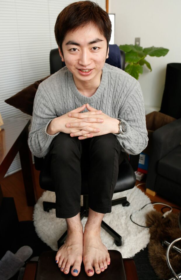 足のネイルアートに挑戦