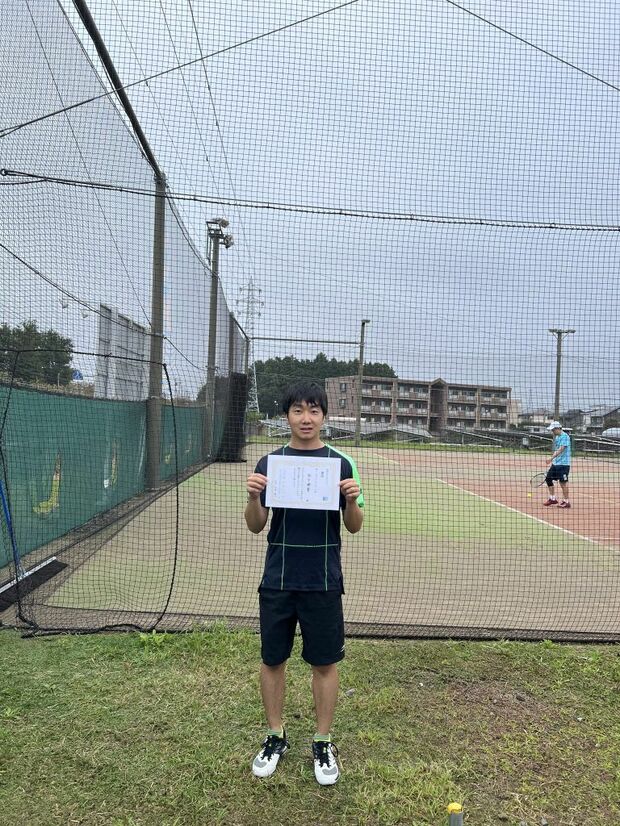 根本瑛貴容疑者はテニススクールの男子シングルス中級大会で優勝するほどの実力（HPより）