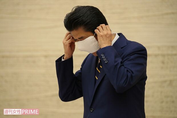 アベノマスクをつけた安倍首相