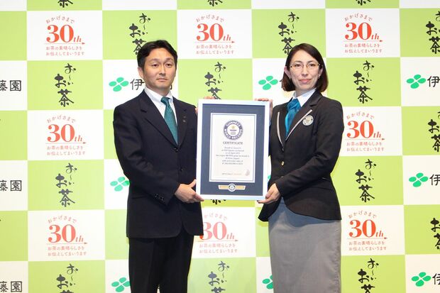 「お〜いお茶」ブランド、ギネス認定の様子