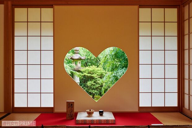 “緑茶発祥の地”『正寿院』にあるハートの窓(撮影/山田智絵)