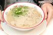 ラーメン（750円）香ばしくてとろみのある“超濃厚スープ”がやみつきに