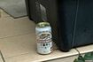 容疑者宅前には缶ビールが１本供えられていた