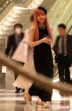 益若つばさが参列。まりなが着たドレスは、彼女がデザインしたもの