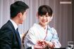 2016年9月、福原愛と江宏傑選手が結婚会見。指輪を披露した