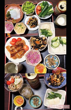 小皿にちょこちょこのせて、お盆に並べる。「少しずつ、でもたくさん野菜をとるの。揚げものは家で揚げずに外で買います」