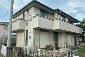 自宅は事件前からシャッターやカーテンが閉まっていたという