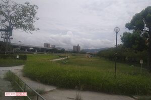 岡村親子が住む団地近くの空き地でホームレス生活をしていた辻和美容疑者