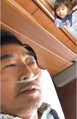 テレビ電話で長男と会話する石田純一（東尾のブログより）