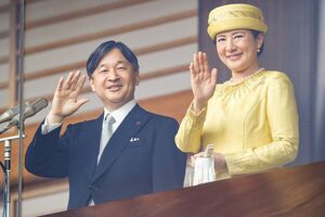 令和元年5月天皇陛下の即位を祝う一般参賀。皇居を訪れた参賀者は14万人超。おふたりは笑顔で手を振られた