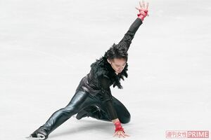 全力を出しきり最後の決めポーズ。左手の薬指には金の指輪がキラリ　撮影／坂本清　