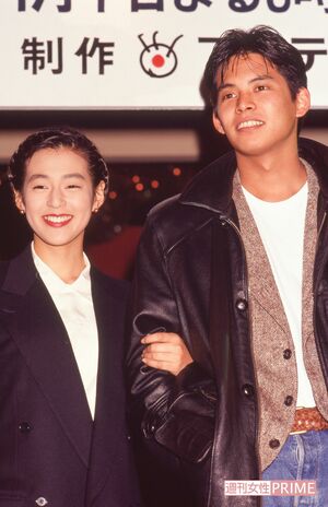 ドラマ『東京ラブストーリー』でリカ役を務めた鈴木保奈美とカンチ役の織田裕二