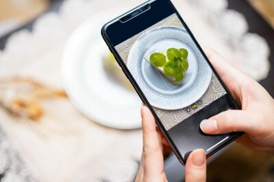 “SNS疲れ”が急増中!「いいね」の呪縛で症状が深刻化することも「リアルな生活を楽しむことが何より重要…