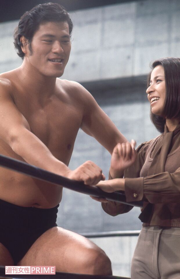 アントニオ猪木さん（左）と元妻・倍賞美津子さん（1972年撮影）