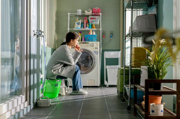 公開中『82年生まれ、キム・ジヨン』 (C)2020 LOTTE ENTERTAINMENT  All Rights Reserved.