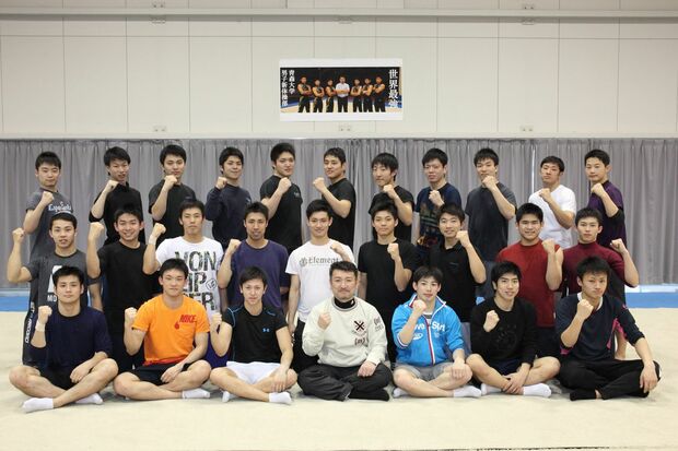 現在の青森大学新体操部の選手たちと　撮影／八木橋虎史