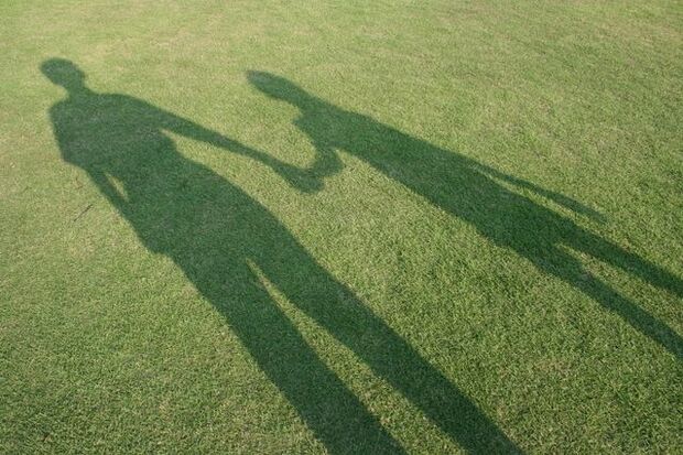 インドでは男性が友人同士で手をつなぐのも当たり前