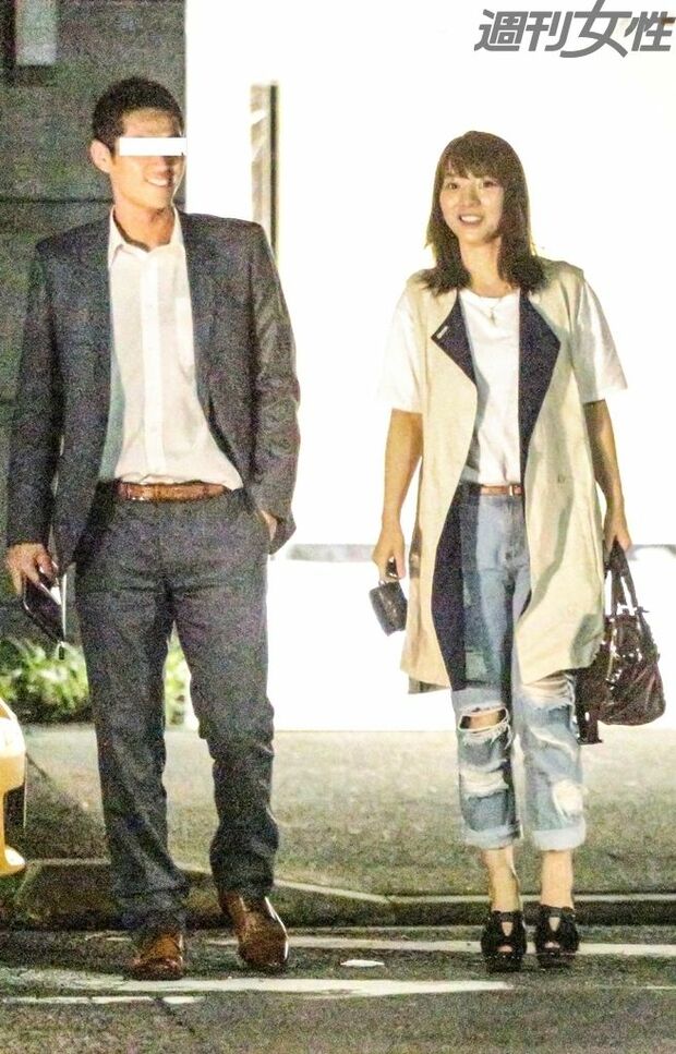 元AKB48高城亜樹、スーツ姿のイケメンと夜カフェデート