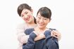 親子の仲がよく、家事も母任せ、働くことにも理解がある。実家の居心地のよさも、娘の結婚を遠ざける一因に!(写真はイメージです)