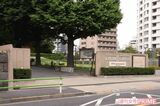 中島が通う明治学院大学。白の高級外車で通学する姿が在学生にたびたび目撃されている