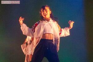 “美腹筋”もあらわにキレのあるダンスを披露される佳子さま