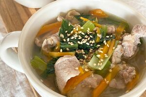 豚肉と小松菜の春雨スープ