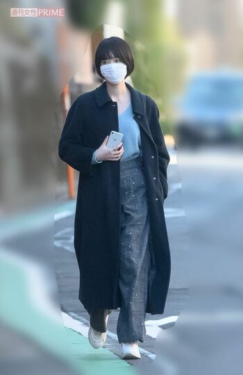'20年12月、事務所に通勤する、ショートカットになった唐田えりかをキャッチ