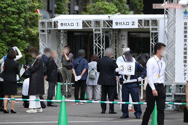 自衛隊で行われた大規模摂取センターの様子