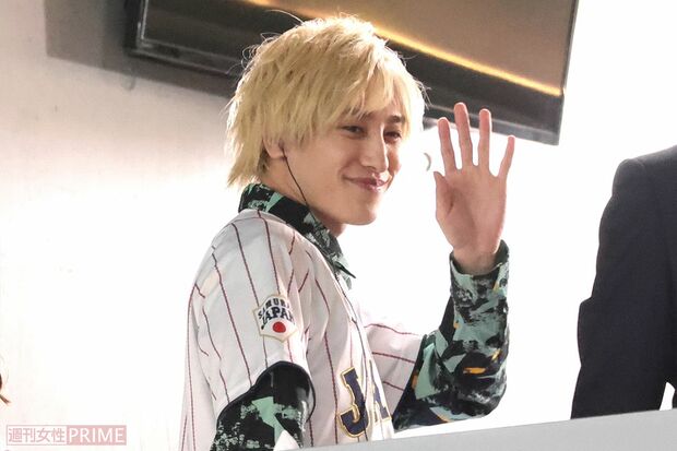 ファンサービスをするEXIT兼近大樹