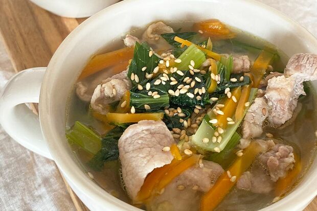 豚肉と小松菜の春雨スープ