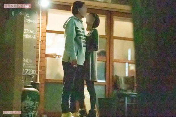 2019年、飯島直子の元夫・A氏と不倫相手のB子さんの“路チュー”を捉えた