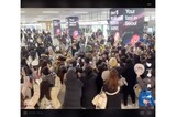 韓国の空港で大勢のファンに囲まれ、もみくちゃにされる『なにわ男子』（TikTokより）