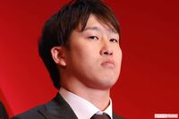 広島・小園海斗「写真写ってるんで」契約解除の直後《態度悪すぎ》物議の一方、新天地候補に上がる“寛容な…