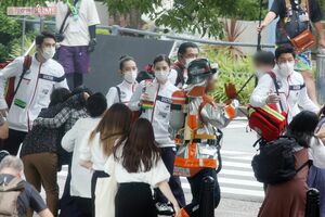 ドラマ版と同じくMERチームの中条あやみ、フォンチー、小手伸也、そして新メンバーとなったSixTONESのジェシーも撮影に参加。蒸し暑い中駆け足!