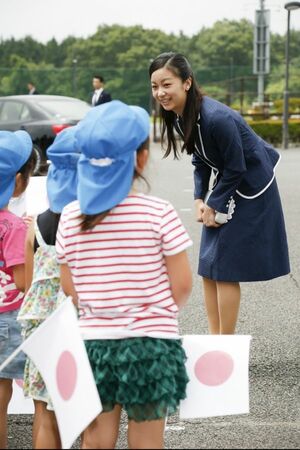 夏休み中の静岡の馬術競技大会では、地元のちびっ子たちとも触れ合いを（7月25日）