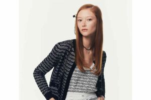 50万円越えのカーディガン（シャネル公式ホームページより）