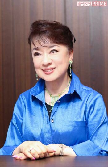 ジュディ・オング　1950年台湾生まれ。3歳で来日し、11歳のとき日米合作映画『大津波』で女優デビュー。16歳で歌手デビュー、1979年には『魅せられて』が大ヒット。現在まで、歌手、女優、木版画家など幅広く活躍中。