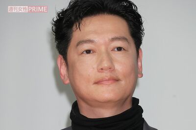 【目撃撮】井浦新とは仲が悪い? “元夫婦役”経験も近づかない、話さない、意に介さない市川実和子との“…