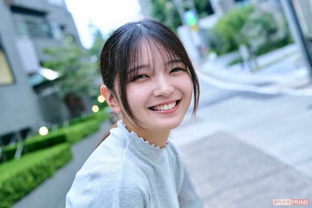 撮影中、ファンに声をかけられ「ありがとう」とほほ笑んだ福留光帆だったが、後になって「サインや握手すればよかった」と後悔していた 撮影/山田智絵
