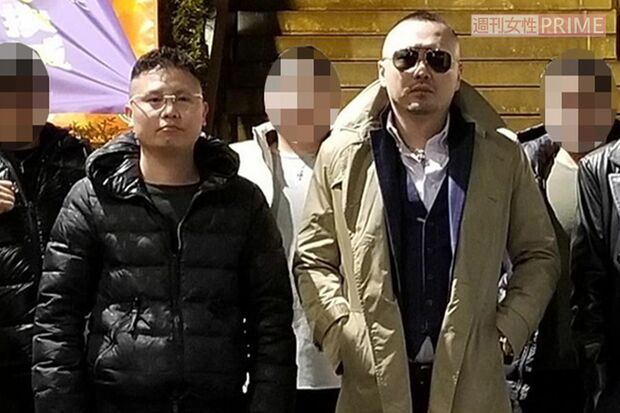 殺害された山中健司氏（右）と佐々木文俊被告（左）。“側近”と言われるほどの間柄であったという