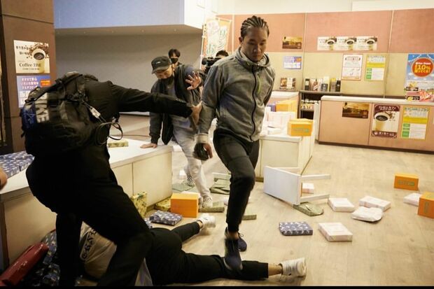 朝倉未来の激しい攻撃を受ける後藤祐樹（後藤のインスタグラムより）