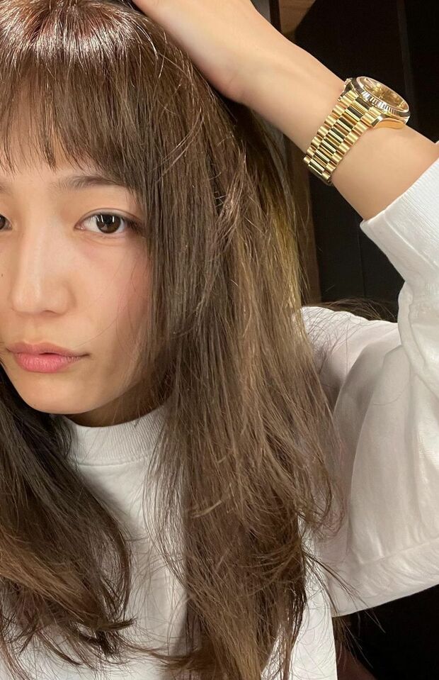 インスタグラムにロレックスを着用した写真を上げて話題になった川口春奈(本人インスタグラムより)
