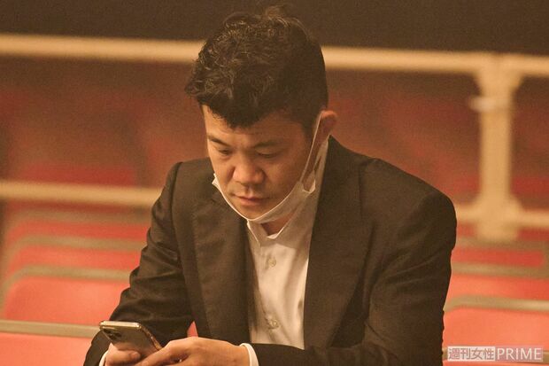 仕事場は戦場だと話す。「（妻には）家庭を守ってもらいたい。おにぎり1つ作ってくれたら十分」　