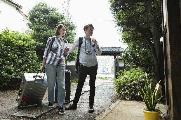 政府は、無許可営業の罰金の上限を3万円から100万円に引き上げたが……