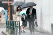 2010年4月、元CA妻と息子・市川團子の小学校入学式に出席した香川照之